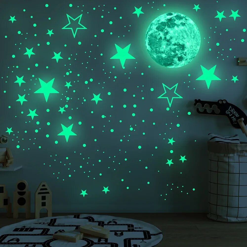 Луна светит в комнату. Светящиеся наклейки на потолок. Светящиеся звездочки. Наклейки светящиеся звезды. Наклейки звезды светящиеся в темноте.