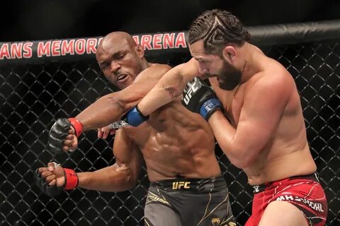 Бой ufc вчера