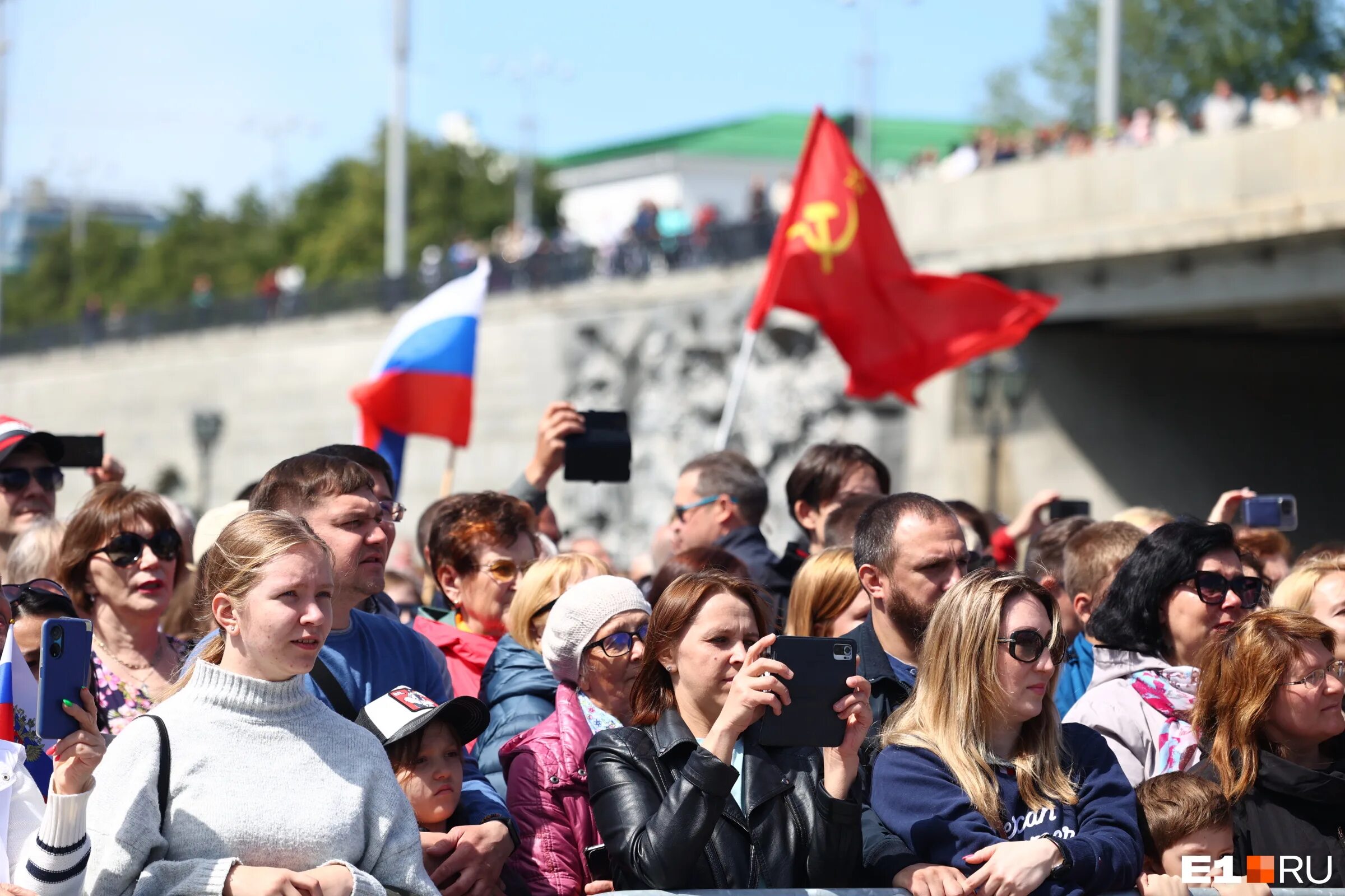 Над головами собравшихся. Сошествие духа святого на иисуса. Над головами собравшихся. Сошествие духа святого в день пятидесятницы. Вороны кружат.