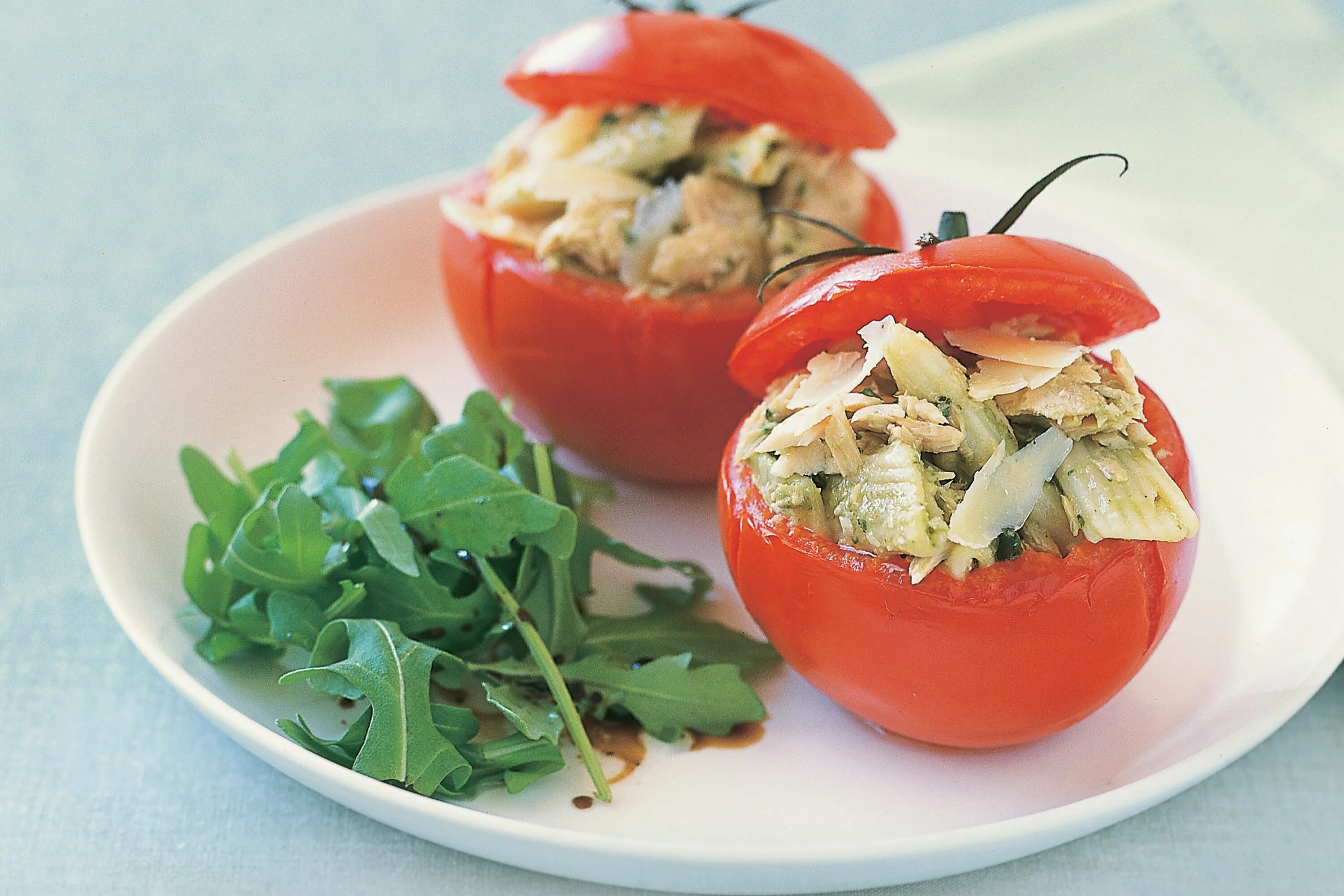 фаршированные помидорки черри. диетические салаты. салат из помидор с орехами. овощной салат пп. моцарелла с помидорами и песто.