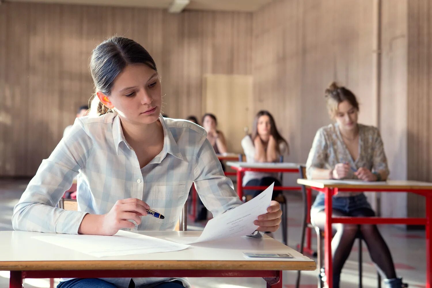 я дышу (2014, франция). я дышу (2014, франция). лу де лааж. я дышу фильм 2014 сара. я дышу 2014.