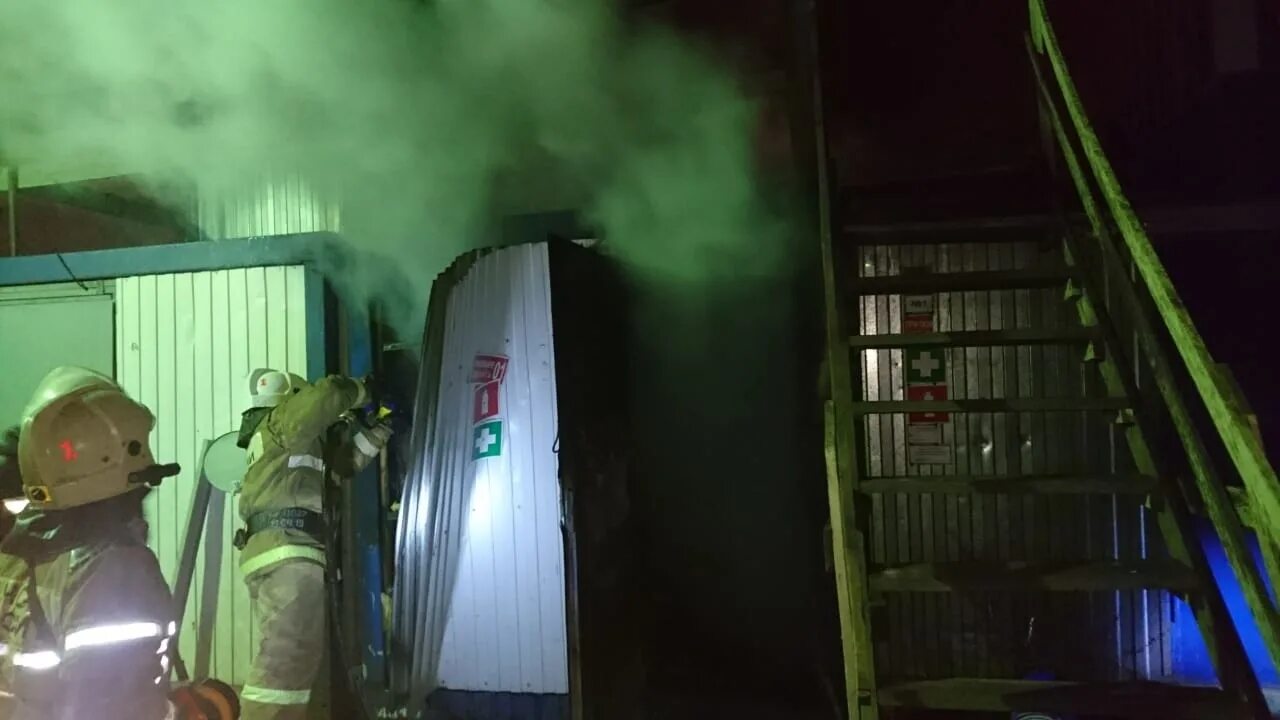 Пожар на улице черняховского в москве. Пожар в промзоне на уральской улице. пожар на черняховского. пожар на улице серова в екатеринбурге. пожар на улице чайковского в екатеринбурге 28.11.22.