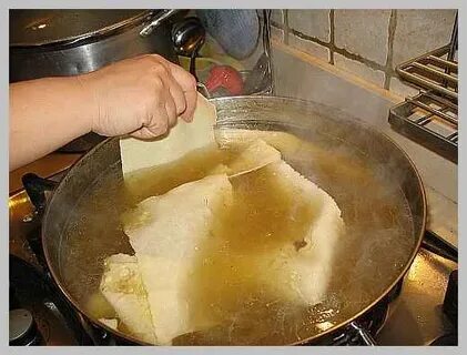 Мясо в тесте в бульоне