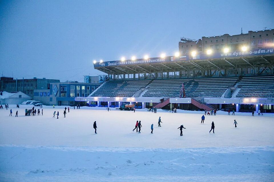 Стадион купол Ижевск каток. Стадион Динамо Ижевск. Каток Зенит Ижевск. Стадион Динамо Киров каток.