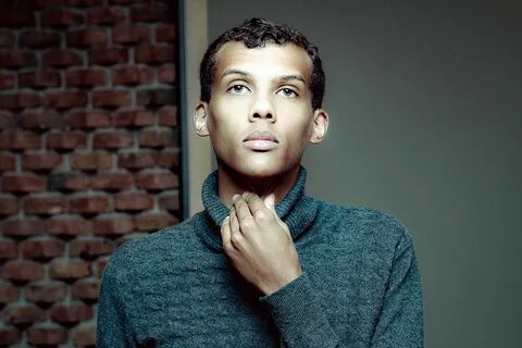 Что за прическа у stromae.