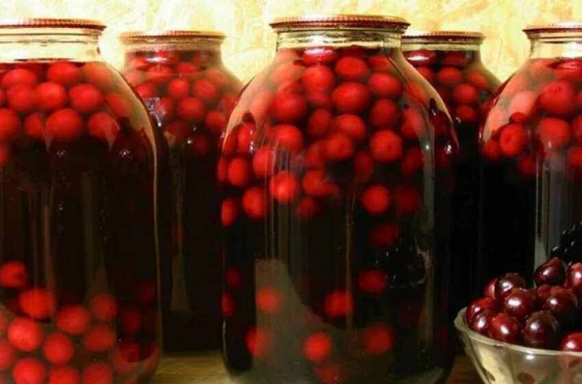 Компот из вишни. Компот вишневый 2л. вишневый компот в банках. компот из черешни на зиму на 3 литровую. вишнёвый компот на зиму на трёхлитровую.