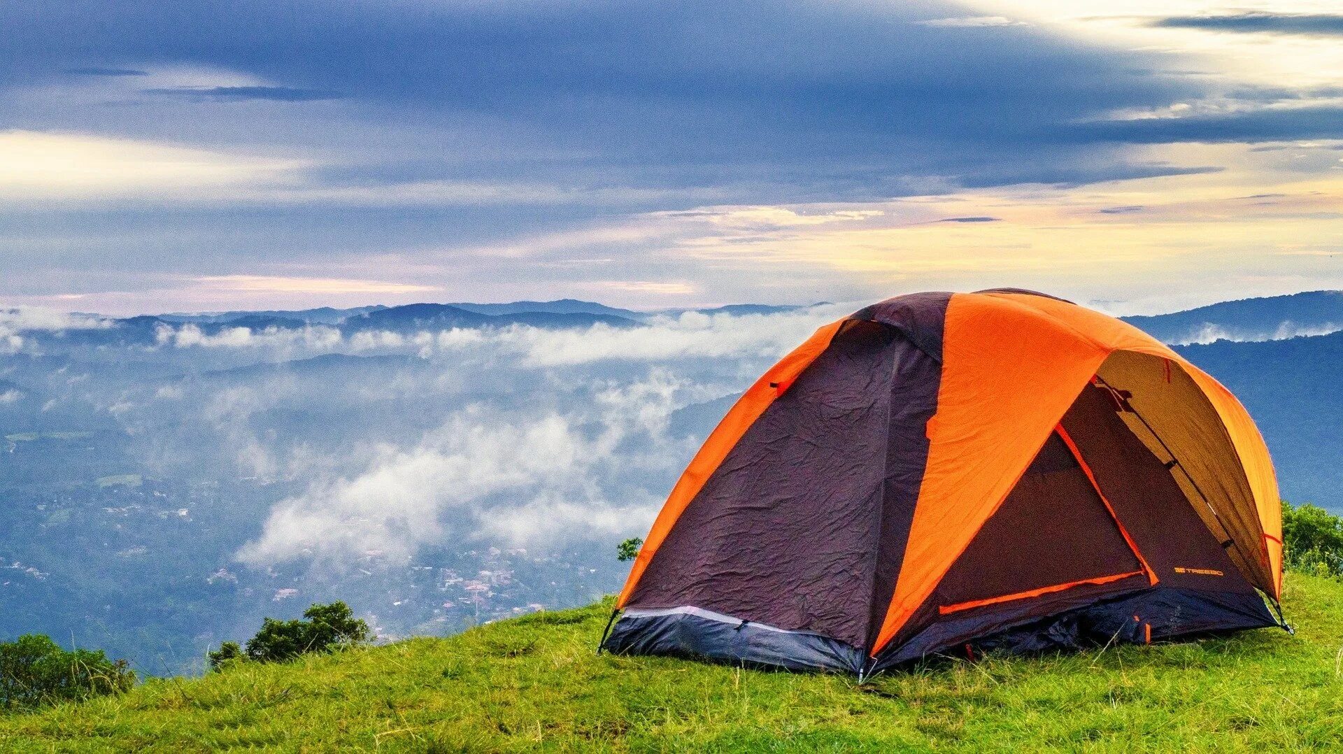 Tourist camping. Палатка Camping Tent. Палатка Totem Summer 2 Plus. Миркампинг 2022 палатка. Палатка туристическая Outdoor Tent.