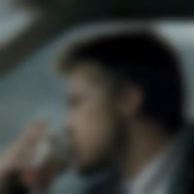 Закрыть глаза руками. Мужчина закрыл глаза. Прикрывает глаза рукой. Закрой глаза спи. Закройте глаза 2023.