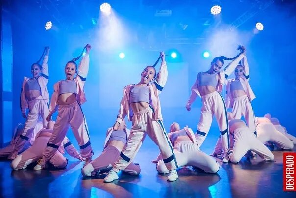 Танцевальный коллектив галактика. Танцевальный коллектив галактика. Star dance танец. Звезда танцует ламбаду. Звезда танцует ламбаду.
