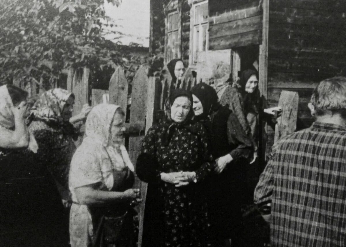 Поминки бабушки. Деревенские похороны в старину. Похороны бабушки в деревне.