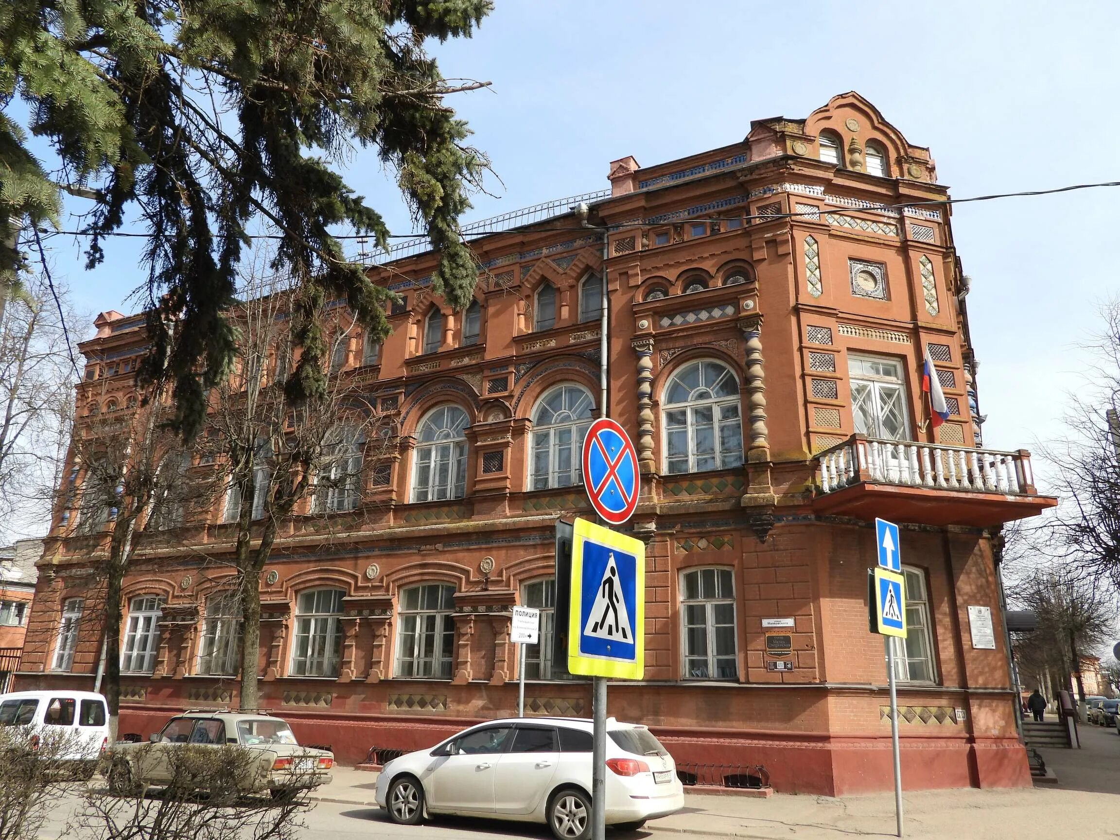 Дворец детей и молодежи смоленск. Смоленск ул коммунистическая 6. Кадетская ул. Дом будникова в смоленске. Дом будникова в смоленске.
