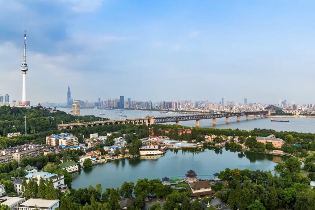 Ухань хард. Ухань река янцзы. ухань достопримечательности. ухань достопримечательности фото. фото порт ухань.
