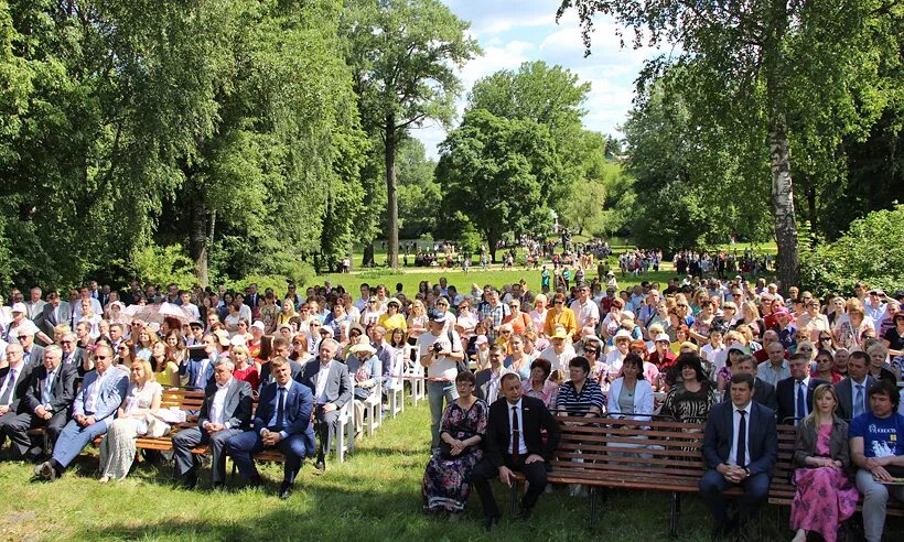 Родник поэзии. Праздник в Овстуге Тютчев. Тютчевские праздники поэзии в Овстуге. День поэзии в Овстуге. Праздник Тютчева в Овстуге 2022.