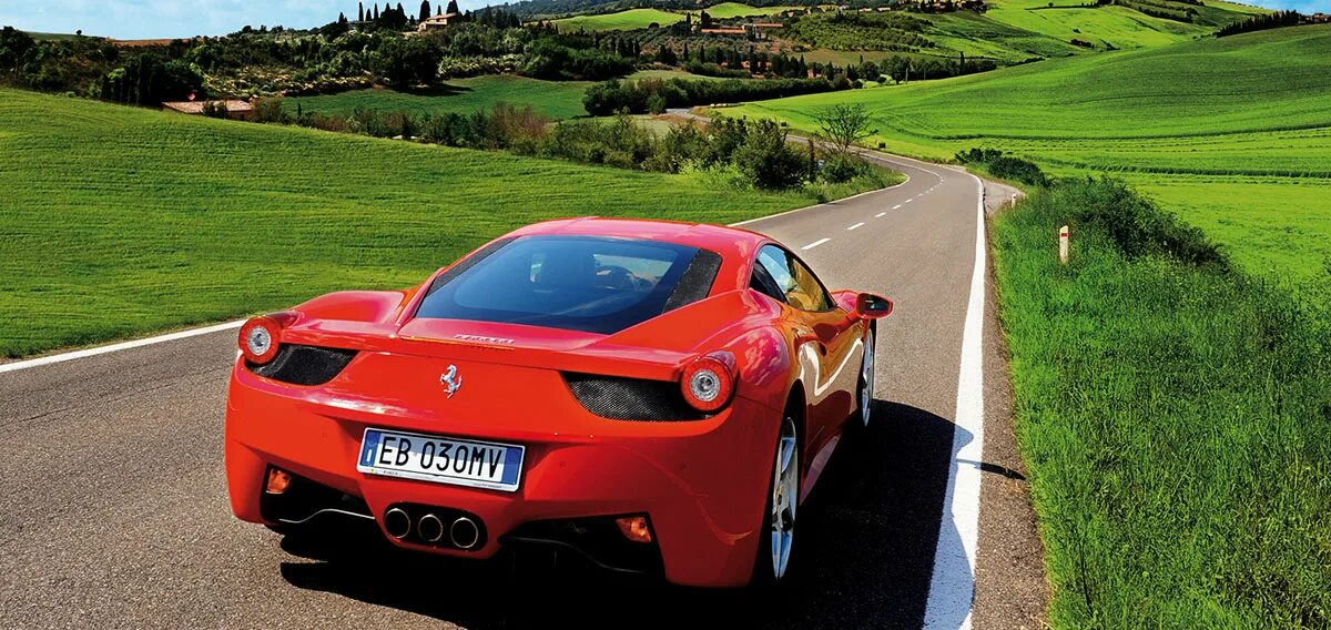 Маленькая итальянская машинка. Cars in italy. Ferrari laferrari автомобили италии. Феррари мазерати. Феррари италия.