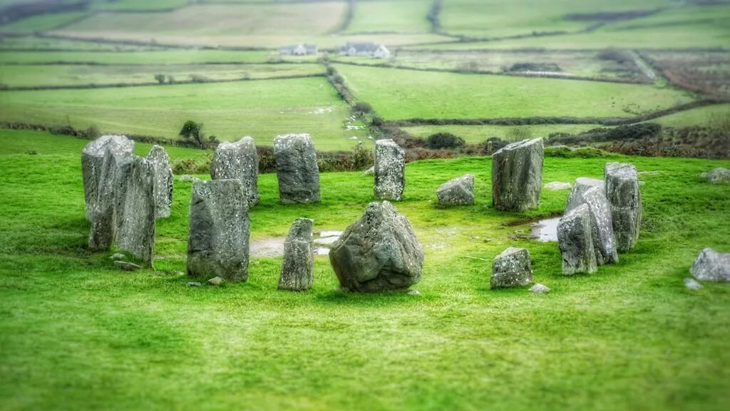 Кивикская гробница, швеция. Стоунхендж пяточный камень. Стоунхендж внешний вал. Мегалиты южной америки. Храм кайласа в эллоре индия.