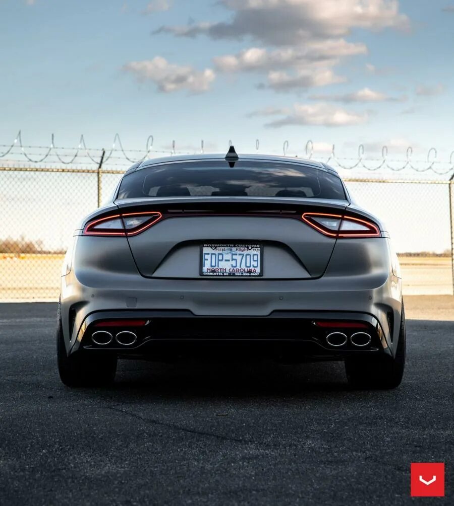 Kia Stinger gt. Kia Stinger gt 2019. Киа Стингер зад.