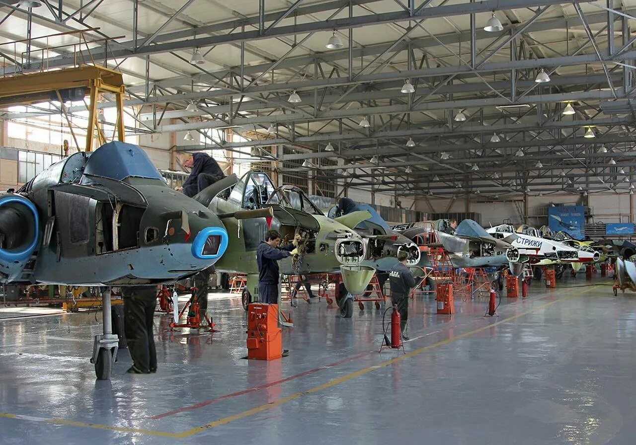 356 арз ми 8. Авиаремонтный завод москва. Авиационный завод старая русса. 121 авиационный ремонтный завод. Ао 514 авиаремонтный завод ржев.