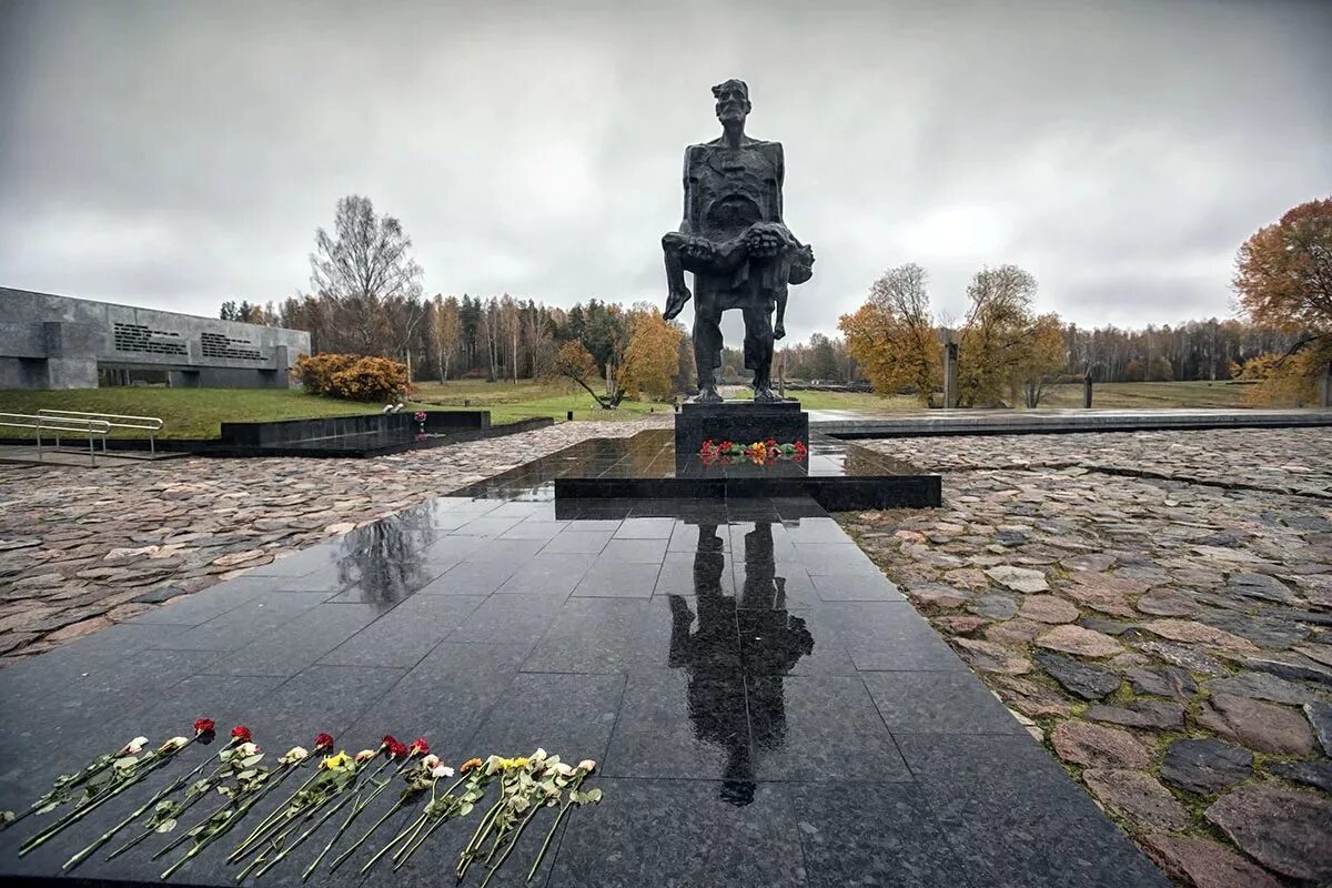 Хатынь беларусь. Белоруссия мемориальный комплекс хатынь. мемориал хатынь в белоруссии. мемориал комплекс хатынь. памятник в мемориальном комплексе «хатынь».