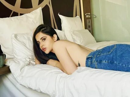 Check out the latest sensuous set of photos of Urrfii Javed.