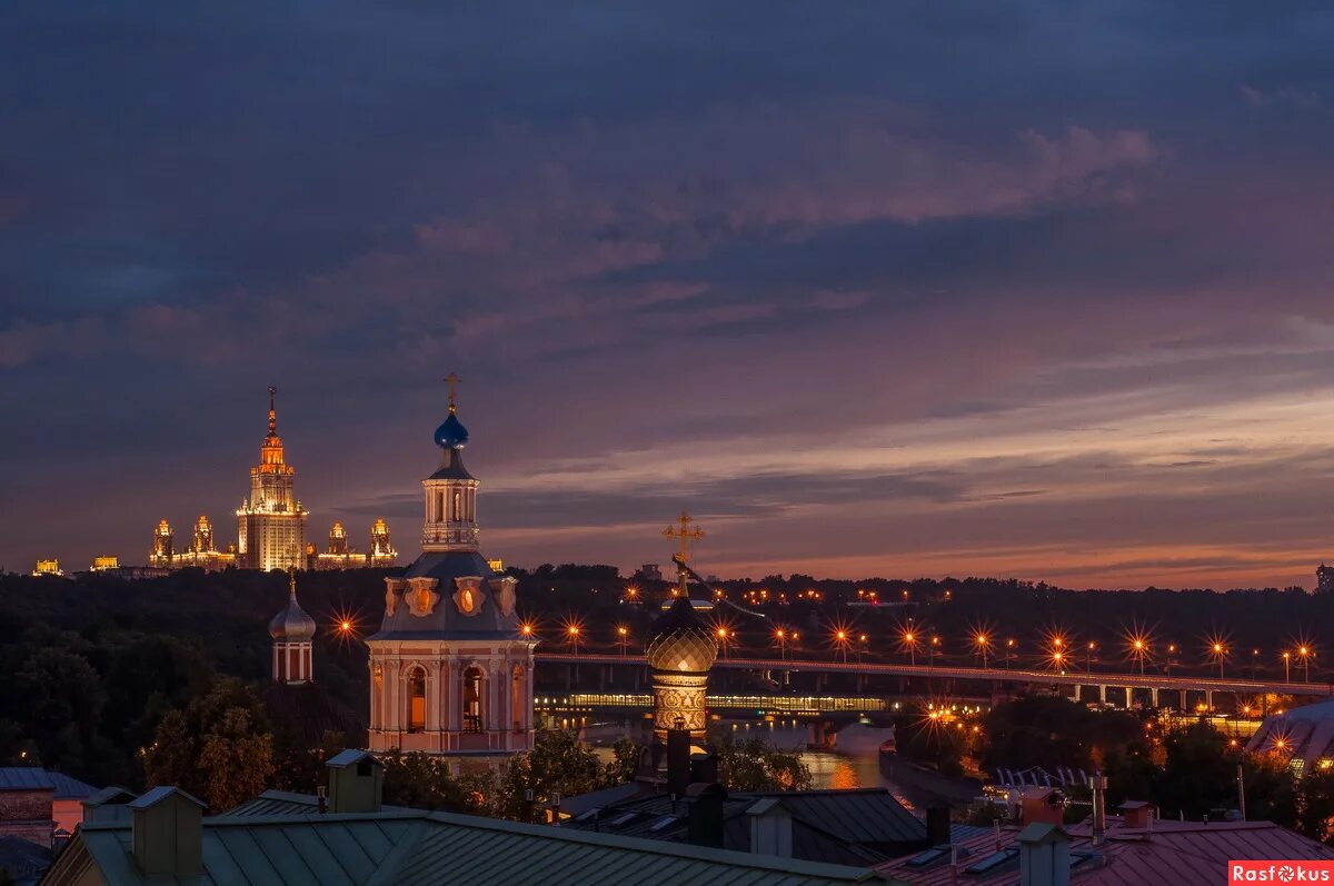 крыша цдм москва. московские крыши. крыши москвы. вечер на крышах домов москва. виды крыш.