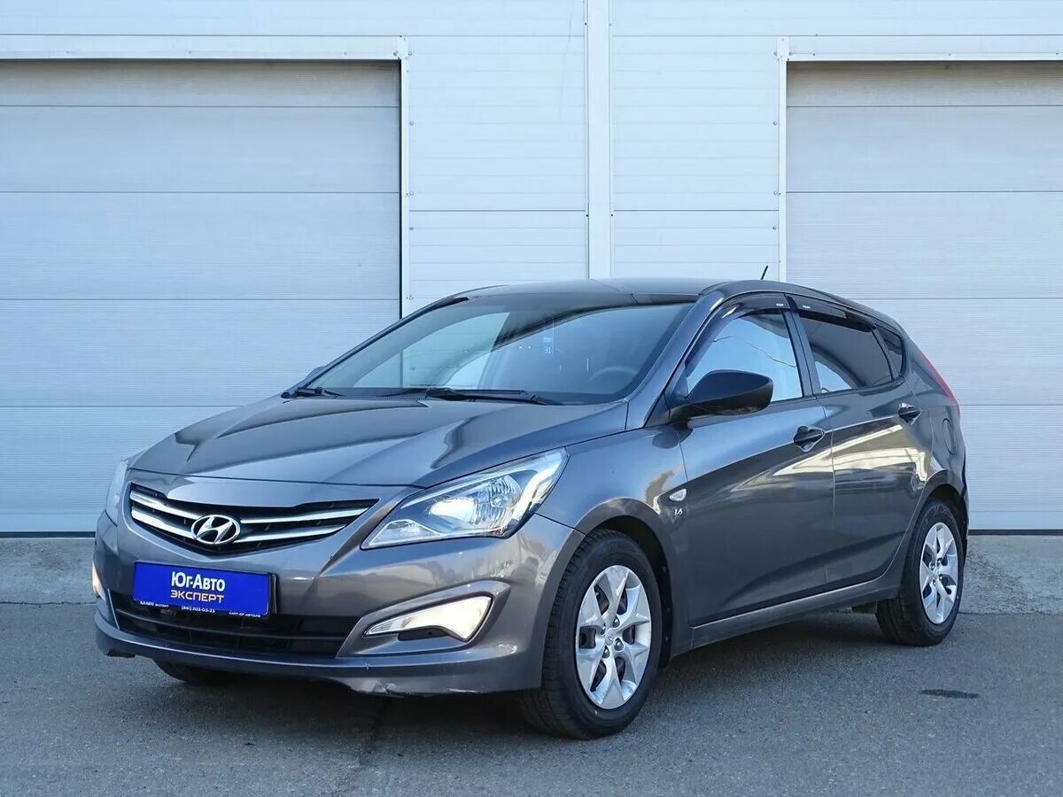 Хендай солярис 2015 1.6. Hyundai Solaris 2015 серый. Серый Хендай Солярис 1. Hyundai Solaris 2015 1.4 at хэтчбек серый. Серый Хендай Солярис 2015 хэтчбек.