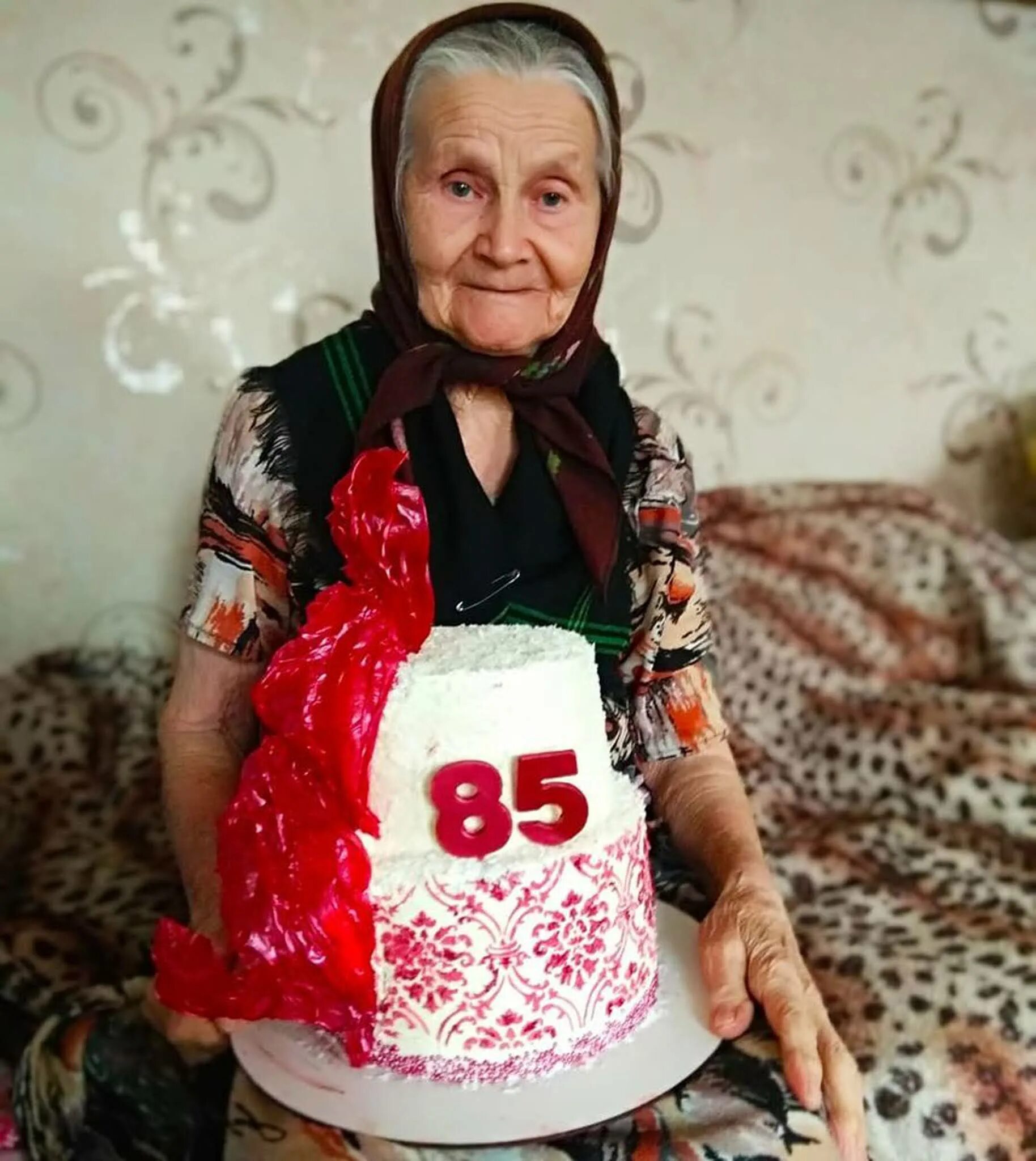 Бабуся бусы. З днем народженням бабуся. прабабуся. бабуся латковская. яка я вам бабуся?.