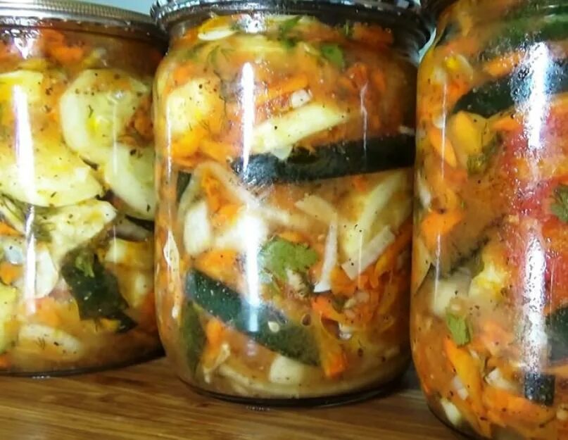 Кабачки на зиму без варки. Кабачки на зиму вкусные. салат из кабачков на зиму без стерилизации. кабачки с корейской приправой на зиму. кабачки по корейски на зиму закрутка.