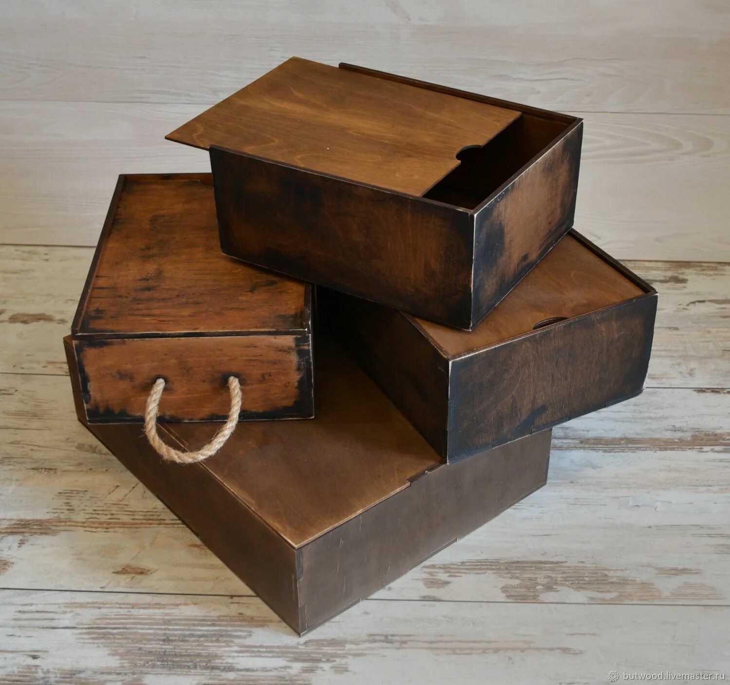 Деревянные коробочки для подарков. Ящик деревянный подарочный. Деревянная коробка для подарка. Деревянный короб для подарка.