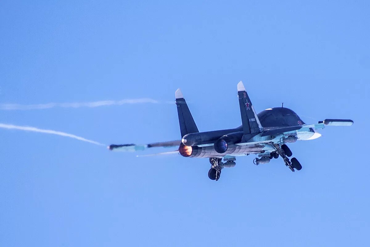 Су 34 на заводе. Самолеты тактической авиации. Самолеты тактической авиации. Фронтовая армейская авиация. Вертолет 9 мая.