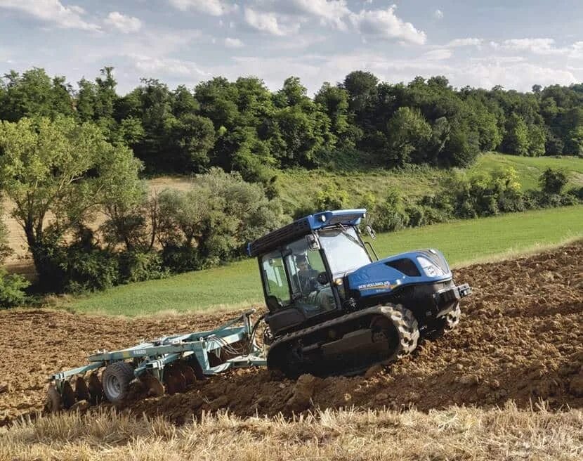 Ратрак в горах. New holland tk4. As косилка. Джон дир трактор снегоуборщик. Трактор на склоне.