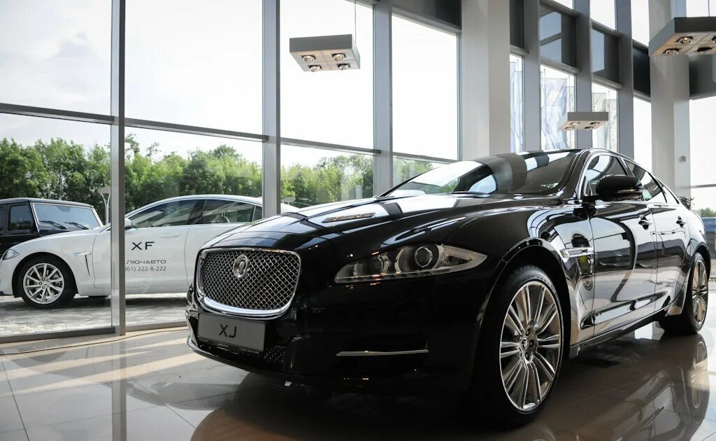 Автосалон Ягуар. Автосалон Jaguar. Официальным дилером Jaguar.