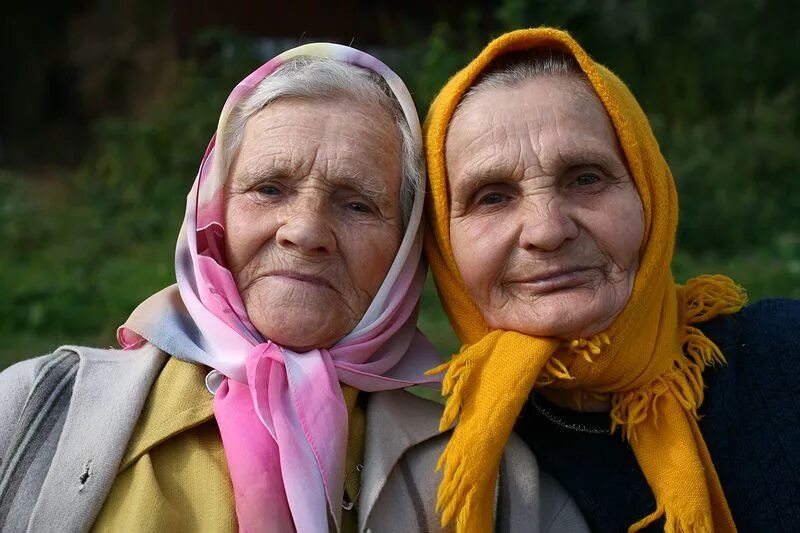 Где много бабушек. Модные старушки. Айрис апфель и подружки. Bianca balti dolce gabbana. Где много бабушек.