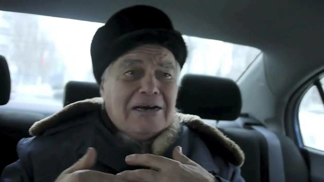 Поющее такси. Старики едут в такси. Назарбаев едет в такси. Таксист поет песню