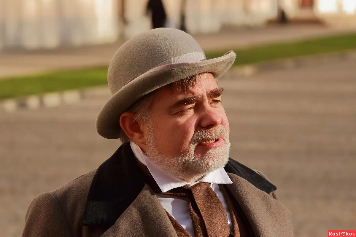 Извольте сударь. Гопники на улице. Интеллигент это определение. Интеллигент kartinka. Интеллигент.