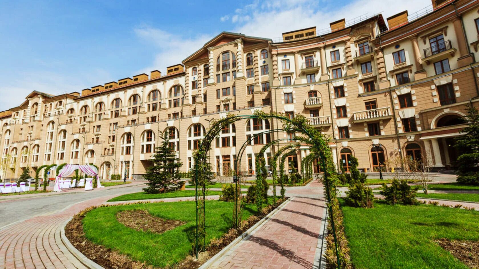 Поляна 540 сайт. Апарт-отель горки город +540. апарт-отель горки город красная поляна. горки город апартаменты красная поляна. красная поляна 540 комплекс апартаментов.