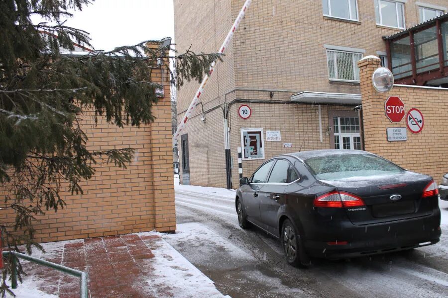 Автобаза 2 управления делами. Обручева 42 автотранспортный комбинат. Автотранспортный комбинат управления делами президента рф. Автомобили управделами президента. Автобаза 2 управления делами.