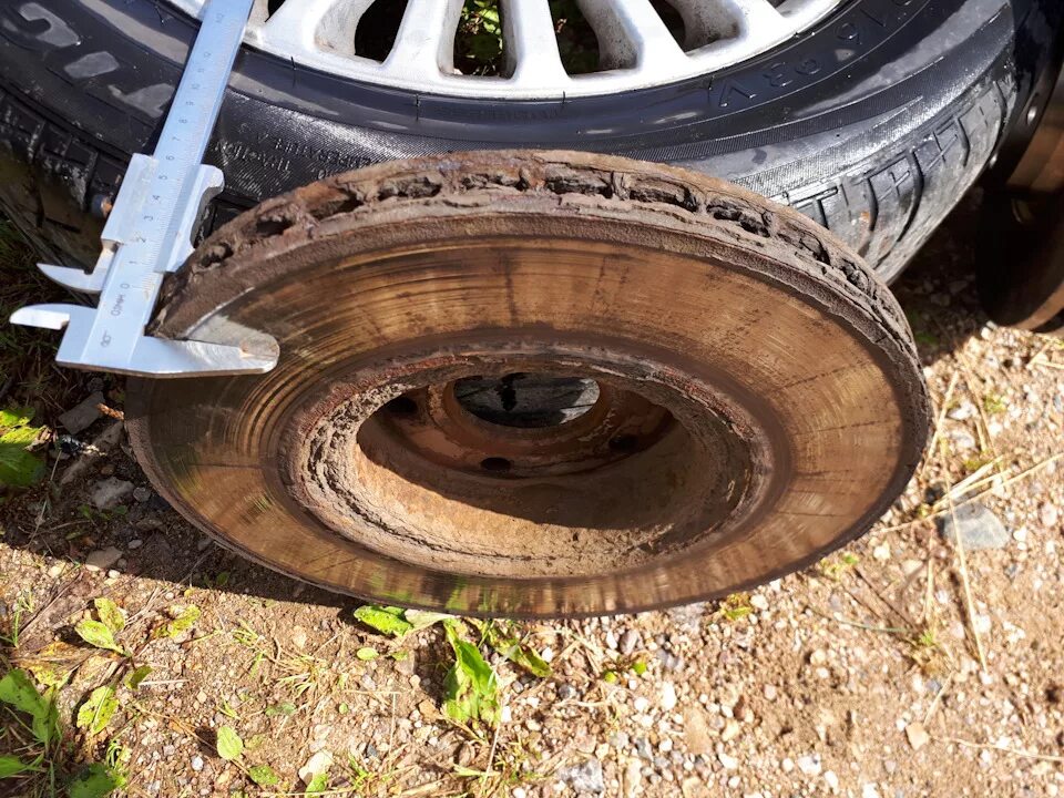 Рено сценик 2 тормоз задний. Тормоз заднего колеса киа рио 3. Проточка тормозных дисков на станке pro cut. Тормозной диск крутится. Велосипедный ротор - 254мм now8 coooltec сатурн.