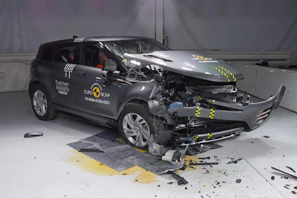 Краш тест часов. Range rover crash. land rover evoque краш тест. рендж ровер краш тест. range rover crash test.
