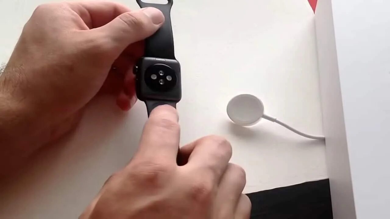 Как зарядить apple watch без зарядки. Как заряжать apple watch 7. заряжать апл вотч от телефона. не заряжается часы apple 6. apple watch заряжаются но не включаются.