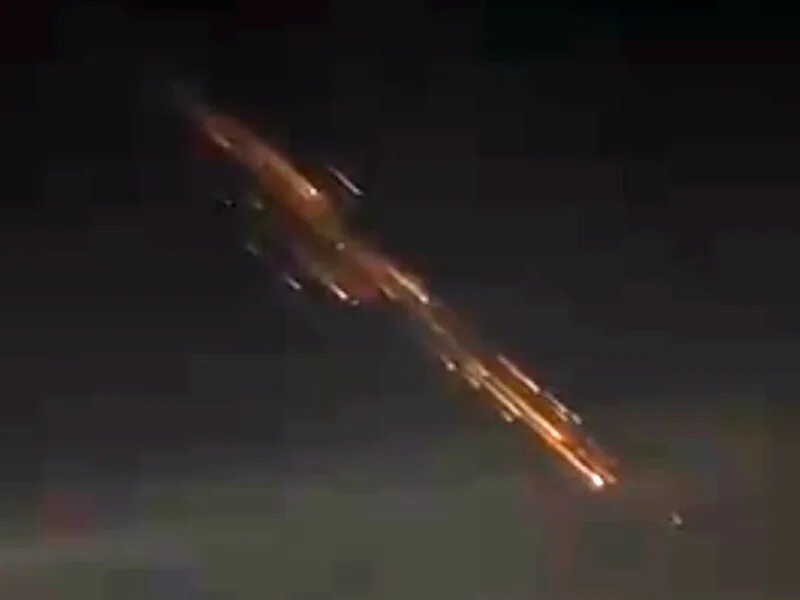 Куда полетели ракеты сегодня. Ступени ракеты фэлкон 9. ракета в небе. ракета падает. ракета в ночном небе.