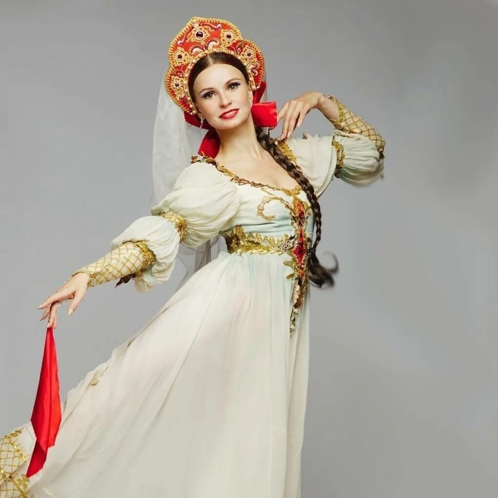 Ансамбль танца березка. Артисты ансамбля игоря моисеева имена. Народные танцы. Девичий народный танец. Русско-народные костюмы танцы.