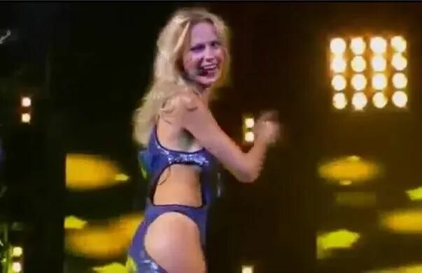 Кореянки танцуют под глюкозу. Глюкоза танцуй россия. Кореянки танцуют. Руки-бёдра глюк'oza. Танцует россия и плачь европа.