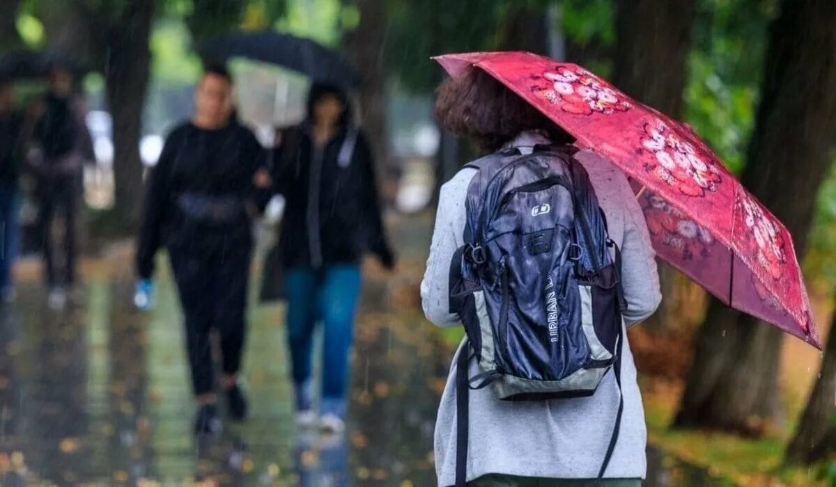 16 большие дожди. Сильный дождь. Сентябрь дождь. Дождливая погода. Холодный сентябрь.