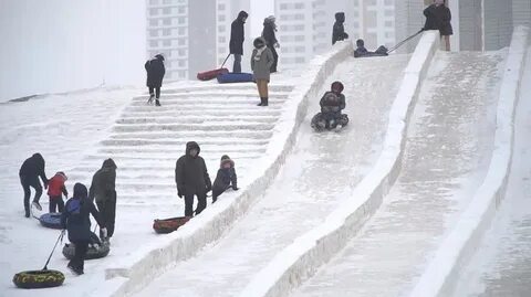 Кататься с ледяной горки
