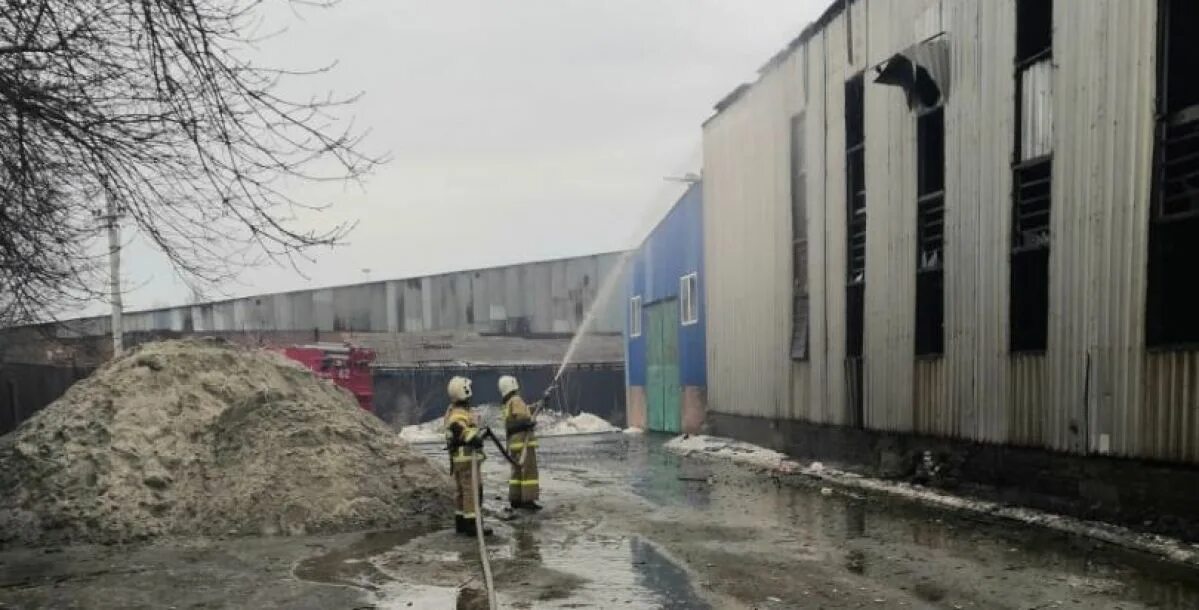 Пожар на Винзаводе. Пожар на Винзаводе в Темрюке. Пожар на Винзаводе в Краснознаменске. МЧС В Сальске фото.