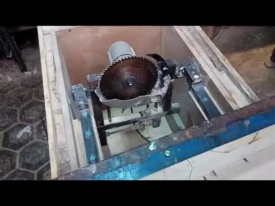 Механизм подъема циркулярной пилы. Механизм опускания циркулярной пилы. Каретка для циркулярки jet из фанеры. Механизм наклона циркулярной пилы. Лифт циркулярной пилы механизм подъема зубр.