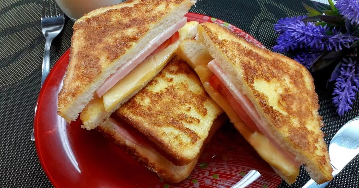 завтрак за 5 минут на сковороде. лаваш с яйцом на сковороде. завтрак на скорую руку на сковороде. быстрый завтрак на сковороде из яиц. омлет с курицей и сыром.