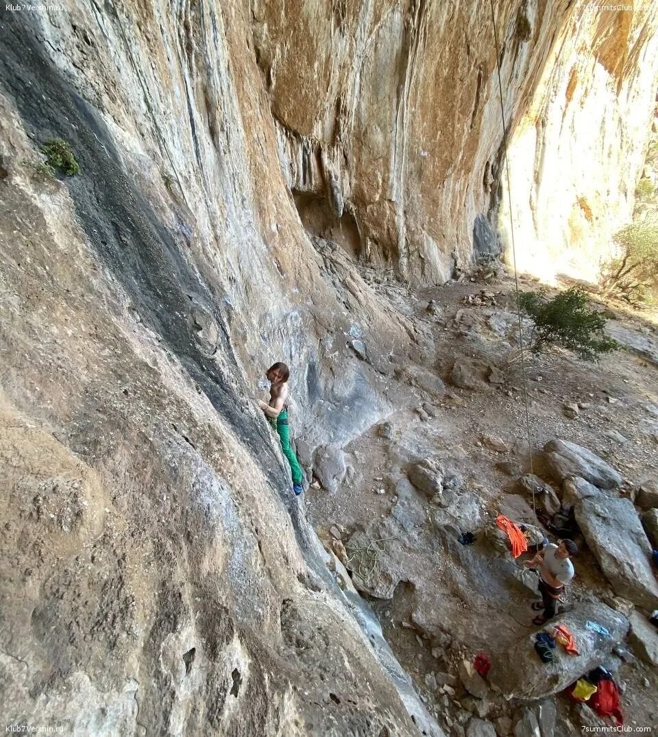 Скала в турции. Каппадокия долина учхисар. Скала в турции. Кемер турция обои. Бухта газипаша.