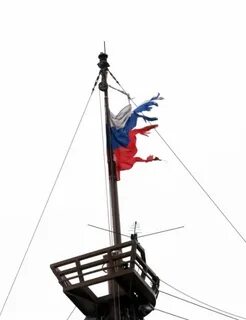 Флаг на крыше дома
