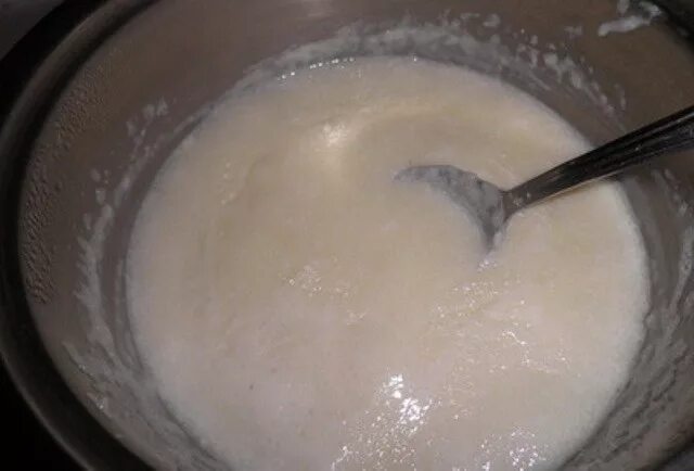 манка на молоке в кастрюле